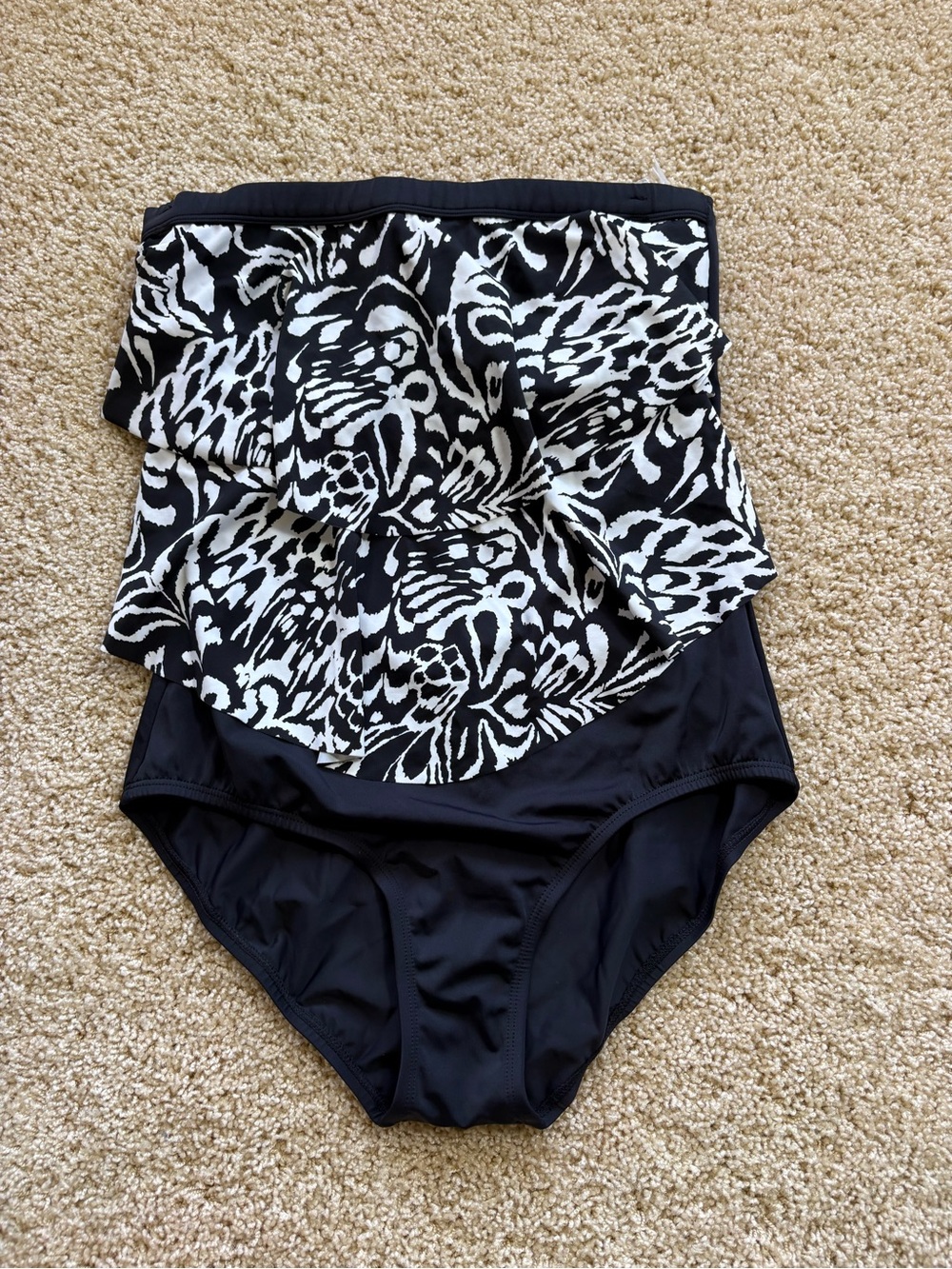 Jantzen Womens 12 Flora Bandeau Ruffle One Piece Swimsuit Black White JZSS6664